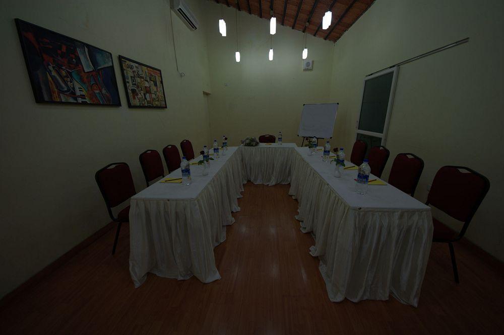 Hm Suites & Studios Бангалор Екстериор снимка